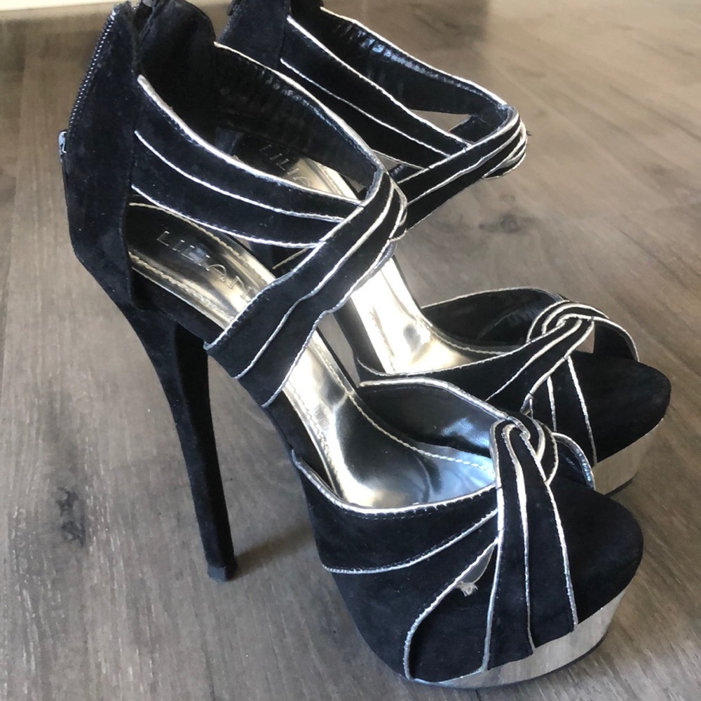 Brand new. Heeled sandals